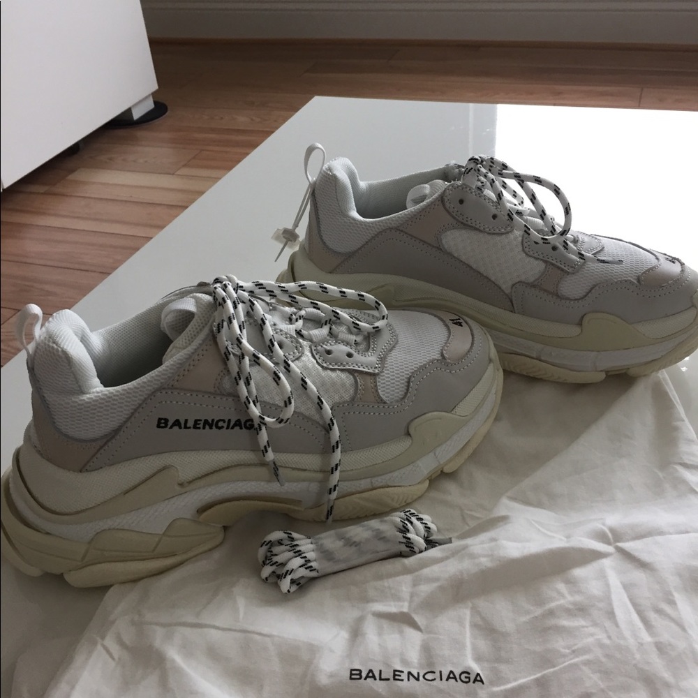 Dad sneakers triple s